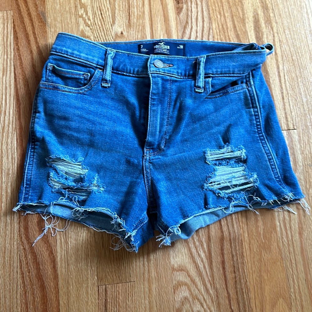 Hollister women’s size 7 high rise shorts (3 inch) - Picture 1 of 6